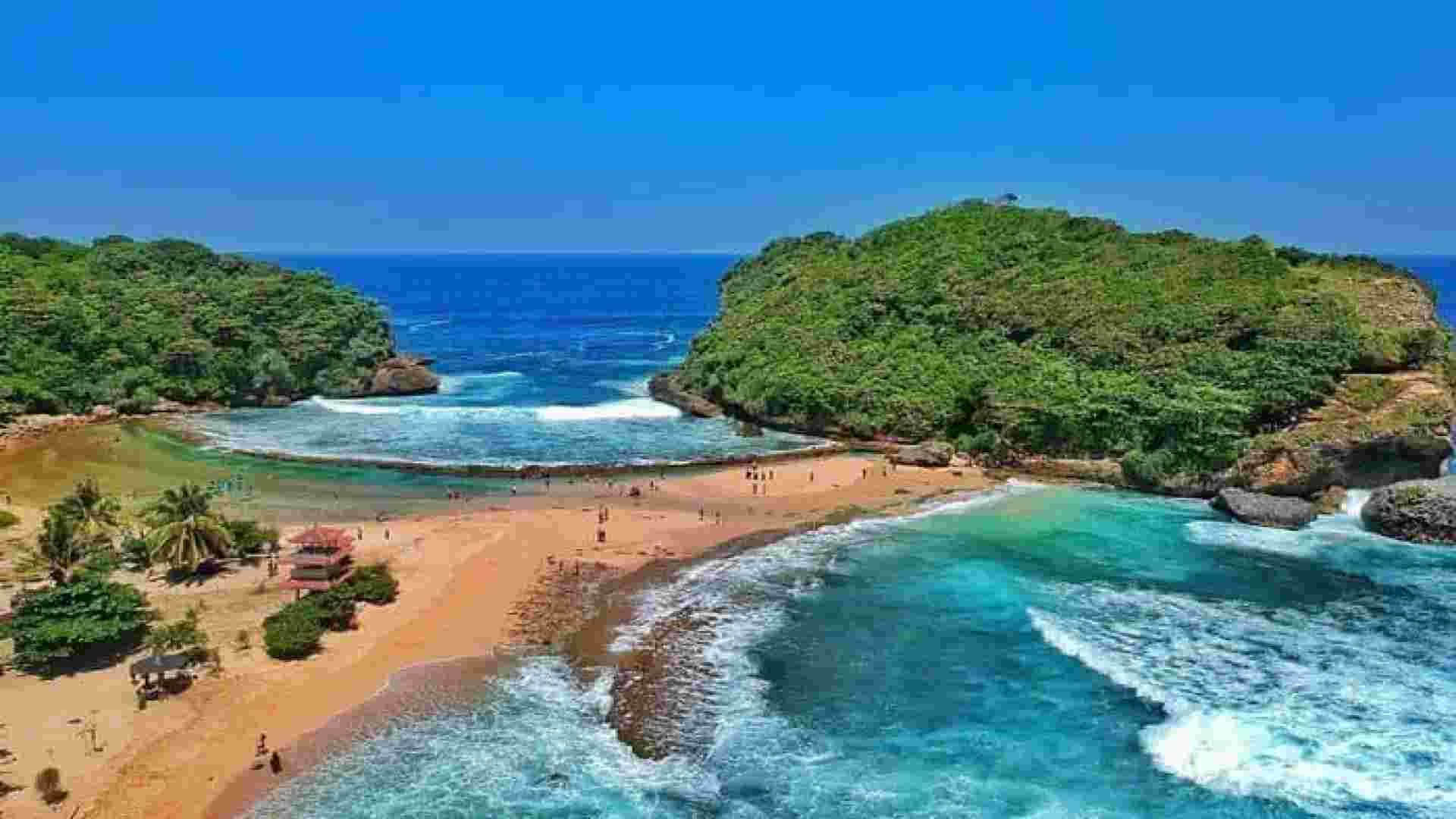 Wisata Pantai Batu Bengkung