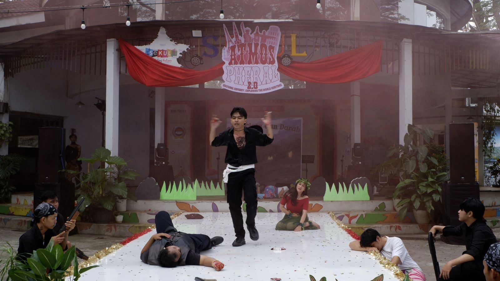 Adu Pertunjukkan, Kelompok Praktikum Kajian Kawasan Persembahkan Pentas Budaya Sejarah yang Filosofis