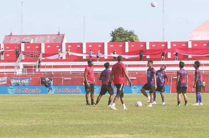 Arema FC Segera Perbaiki Lapangan Stadion Soepriadi