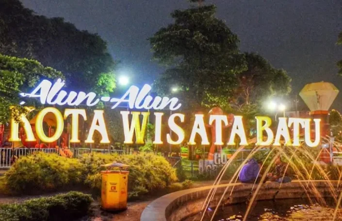 Menjelajahi Pesona Alun-Alun Batu Malang