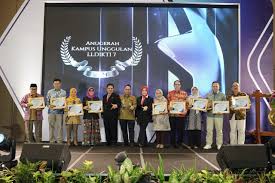 UIBU Raih Anugerah Kampus Unggulan 2024, Bukti Prestasi di Usia Muda