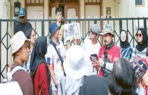 Tren Walking Tour di Kota Malang Semakin Populer