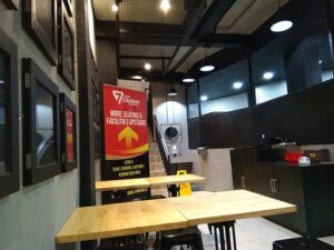 Seven Chicken: Kafe dan Tempat Makan Nyaman untuk Mahasiswa Nugas di Malang