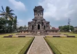 Menelusuri Kejayaan Kerajaan di Candi Singosari Malang