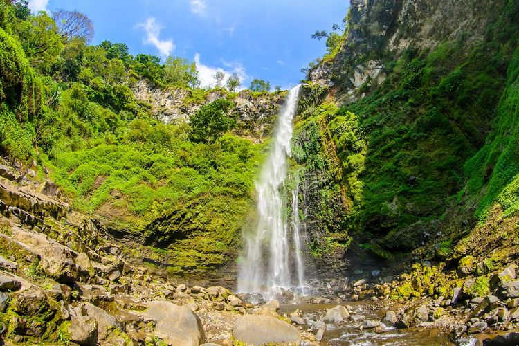Menikmati Keindahan Air Terjun Coban Rondo di Malang