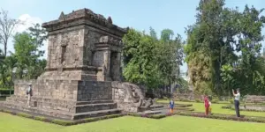 Lahan Parkir Candi Badut Malang Masih Terbatas, Pengunjung Harus Memanfaatkan Lahan Sekitar