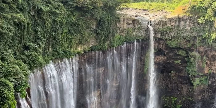 Menikmati Keindahan Air Terjun Tumpak Sewu, Surga Tersembunyi di Malang Raya
