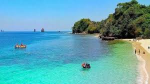 Eksplorasi Menarik di Pantai Tiga Warna, Surga Tersembunyi di Malang