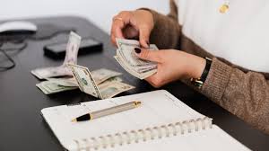 Mengapa Penting untuk Mengelola Uang Sejak Usia Muda Menurut Ahli Keuangan