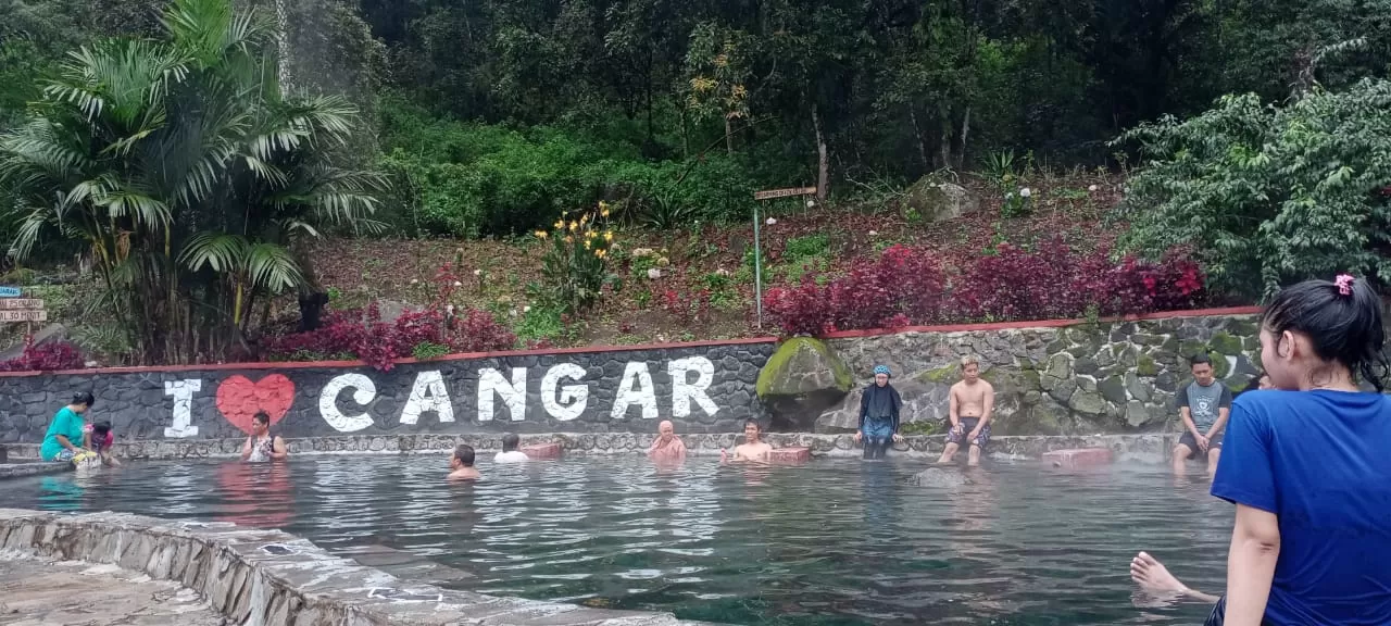 Menikmati Wisata Pemandian Air Panas di Cangar, Kota Batu