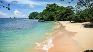 Wisata Pantai di Malang: Surga Tersembunyi di Selatan Jawa