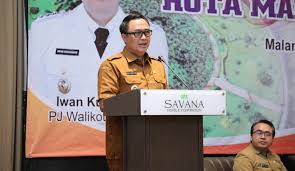 PJ Wali Kota Malang Sampaikan UMK Kota Malang Tahun 2025 Naik 6 Persen