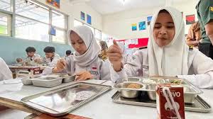 Hari Pertama Program MBG, Ribuan Porsi Makanan Bergizi Dibagikan di Kabupaten Malang