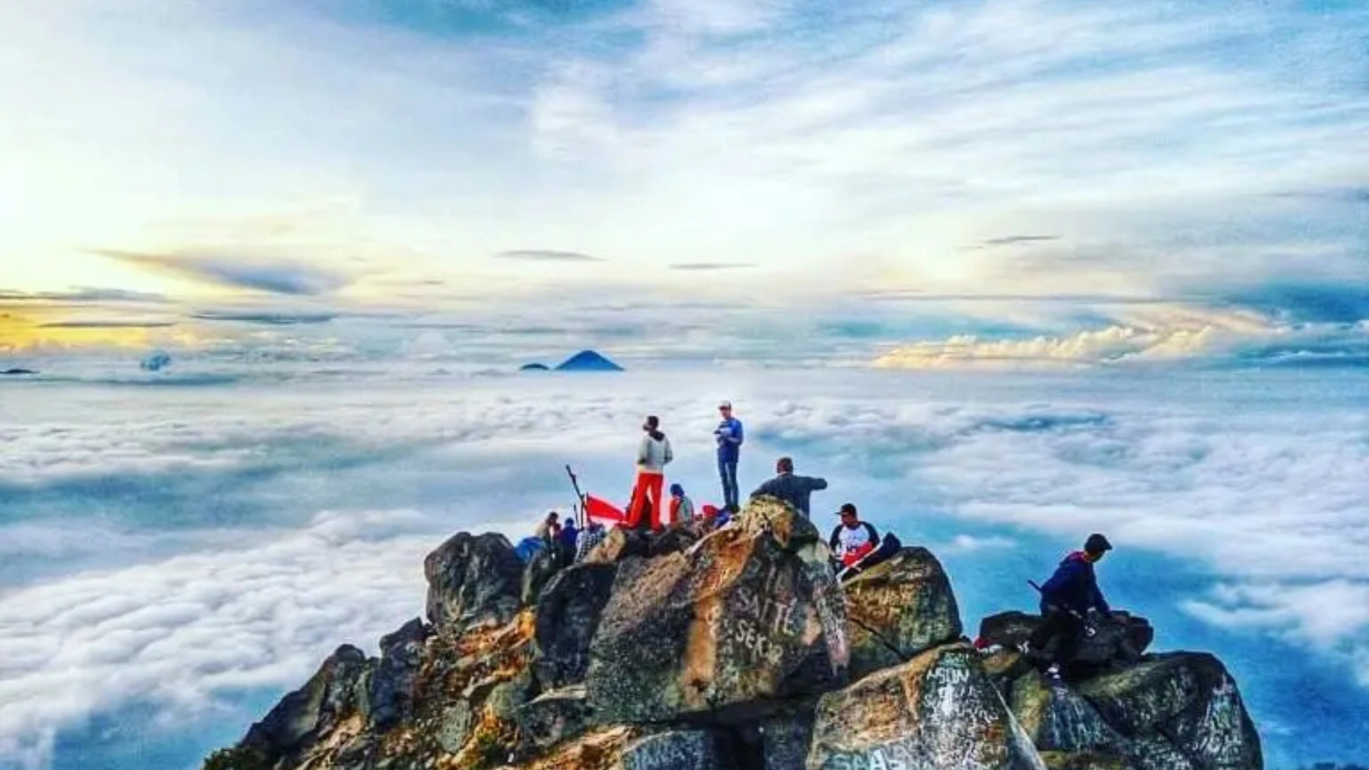 Gunung Arjuno, Panduan 9 Jalur Pendakian dan Tips Mendaki