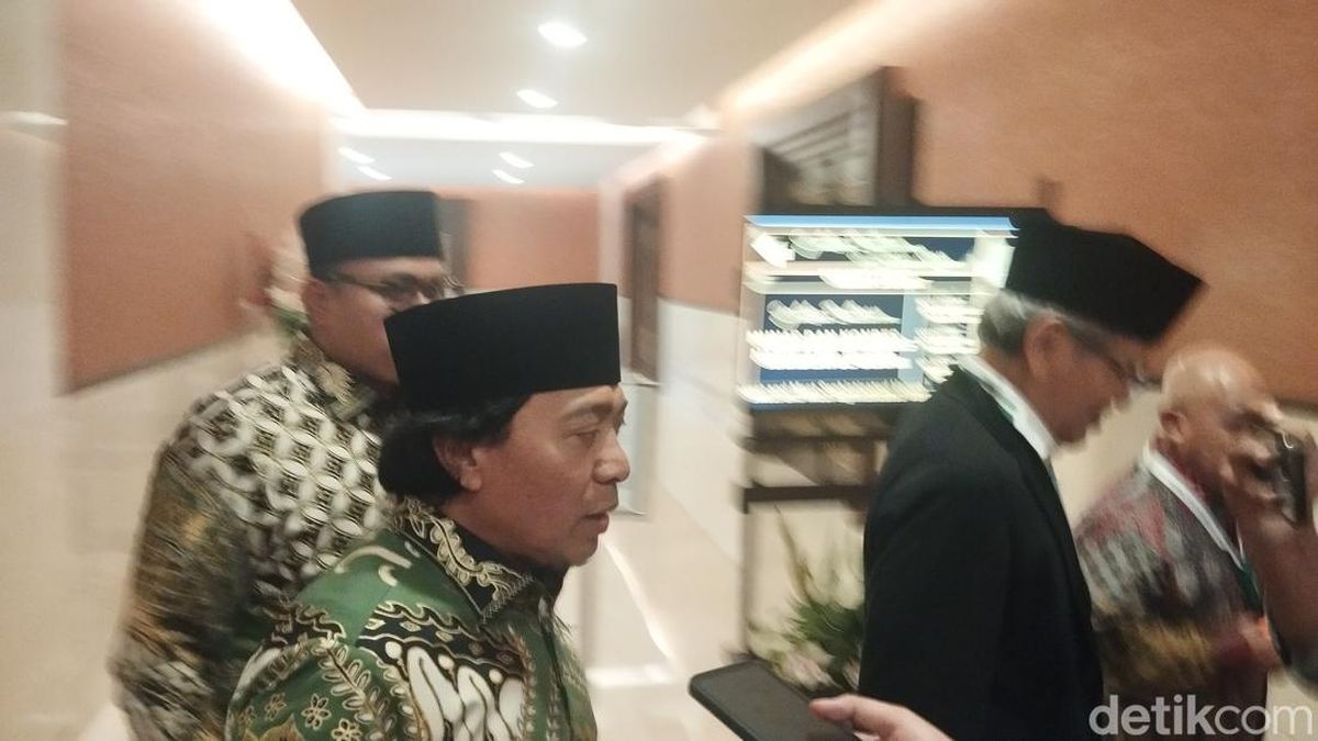 Antrean Panjang dan Polemik LPG 3 Kg: Komunikasi Pemerintah Dikritik, Komeng Beri Kelakar, Zulhas Beri Klarifikasi