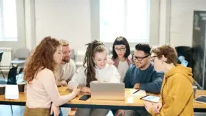 Nama Kelas IPS Aesthetic vs Konvensional, Mana yang Lebih Menarik?