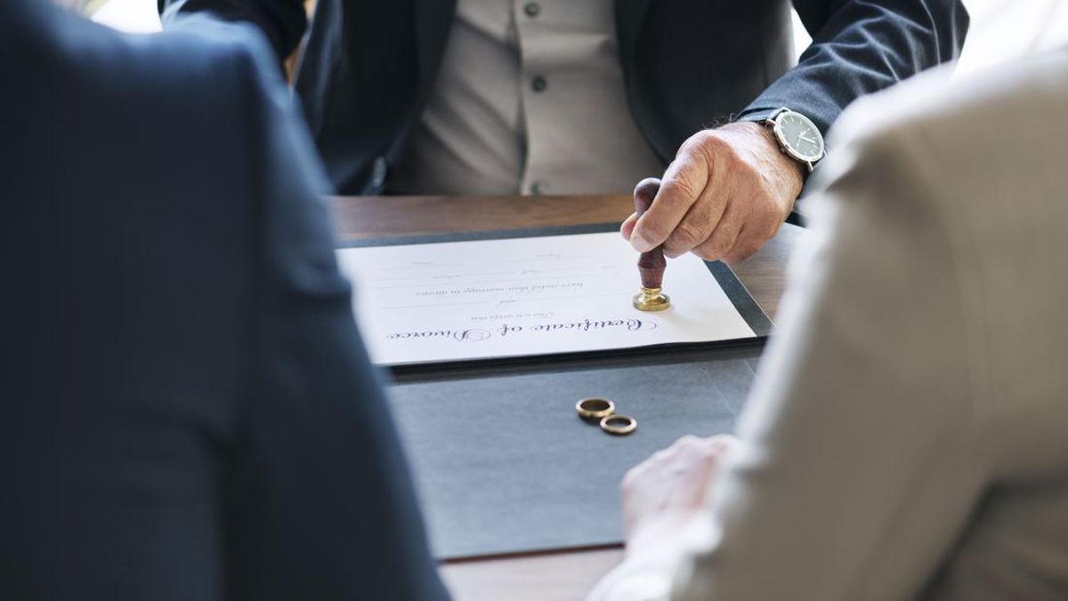 IHSG Ambruk! Konglomerat Raksasa Jatuh Bebas, Apa Penyebabnya?