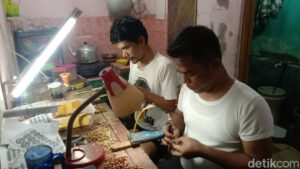 Emas Jawa: Dulu Bertaburan, Kini Bikin Kantong Tipis!