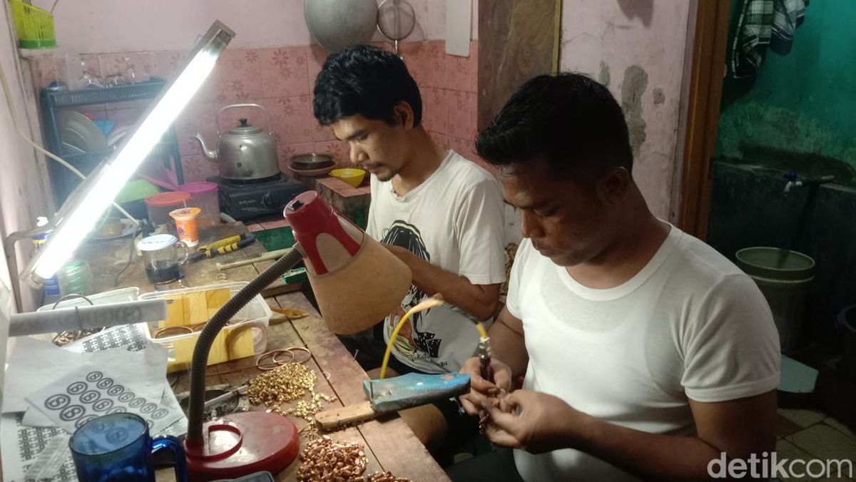 Emas Jawa: Dulu Bertaburan, Kini Bikin Kantong Tipis!