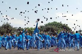 Lulusan SMA Kuasai Pasar Modal, Aset Capai Ratusan Triliun!