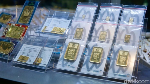 Panik Harga Emas Tembus Rp 2 Juta? Ribuan Orang Antre Sejak Subuh!