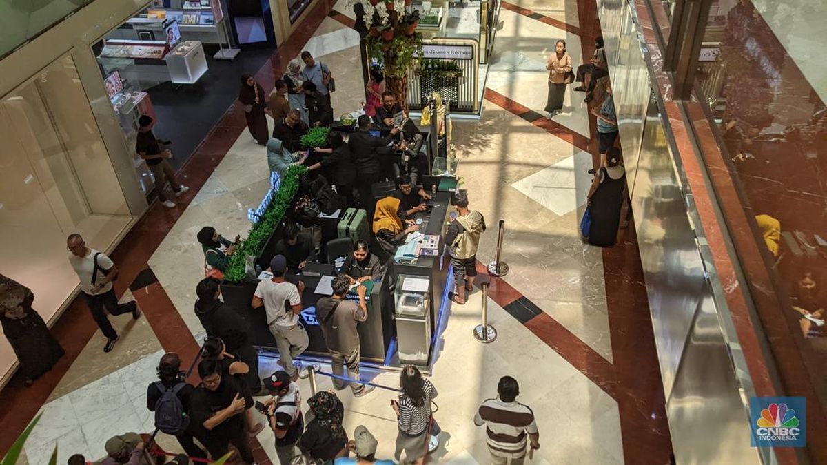 Rekor! Antrean Panjang Pembeli Emas Usai Lebaran, Ada Apa?