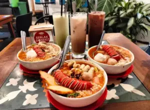 Bukan Sekadar Pedas, Ini Alasan Seblak Gondez Selalu Punya Pelanggan Setia