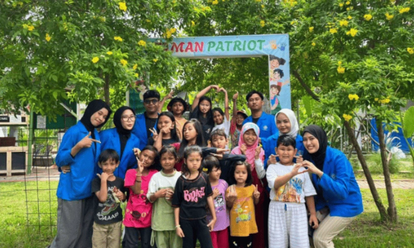 Generasi Peduli: Mahasiswa UB Bekali Siswa Tawangargo Cinta Lingkungan.