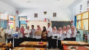 Dukung Transformasi Digital Sekolah Dasar, Anggota acFraksi Golkar Kabupaten Malang Salurkan Bantuan Laptop