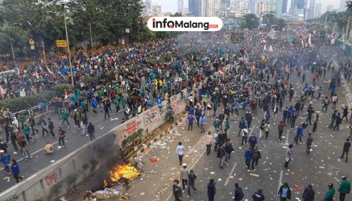 Kerusuhan Politik Guncang Investor, Saham dan Rupiah Indonesia Terpuruk