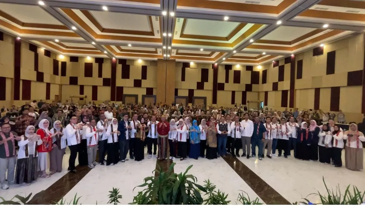 Prodi PJJ Ilmu Komunikasi UNSIA Ramaikan Kongres Ke-VII ASPIKOM di Kota Makassar 2025