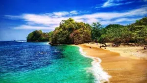 Pesona Alam Pantai 3 Warna Malang yang Instagramable