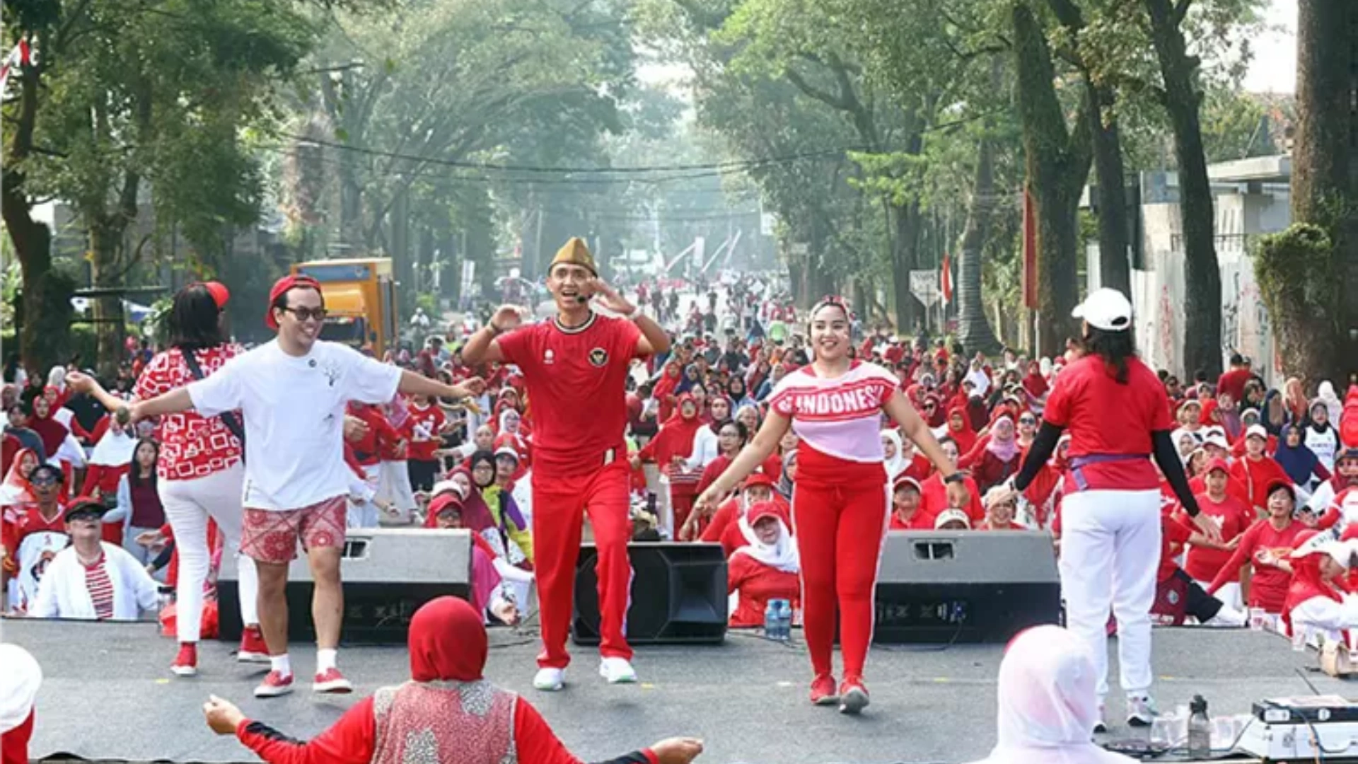 CFD Edisi Spesial HUT ke-80 RI di Kota Malang, Ribuan Warga Meriahkan Jalan Ijen dengan Nuansa Merah Putih