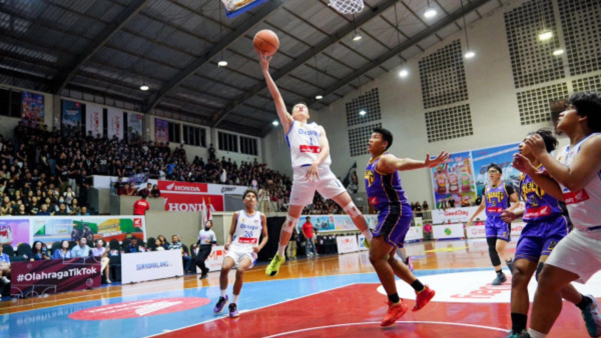 SMA Santo Albertus Malang Taklukkan SMA Cor Jesu Malang dengan Skor 45-25 di Honda DBL with Kopi Good Day East Java-South 2025