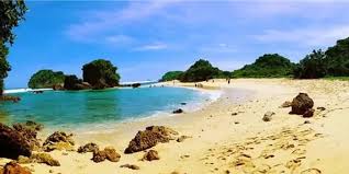 Eksplorasi Keindahan Pantai Watu Leter