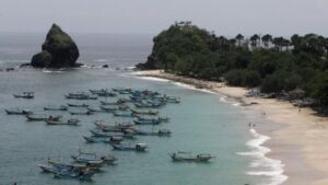 Daya Tarik Wisata Pantai Papuma sebagai Destinasi Favorit