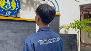 Mahasiswa Baru Kimia UNY Rela TikTokan Bareng Dosen demi Nilai A, Bikin Netizen Terhibur