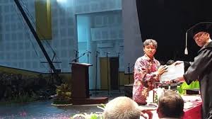 Prosesi Wisuda ISI Yogyakarta Penuh Haru, Adik Wakili Almarhum Kakak Ambil Ijazah