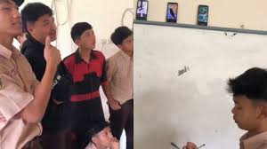 Momen Kreatif Siswa-Siswa Ini Manfaatkan Jam Kosong dengan Adakan Lomba Kicau Mania