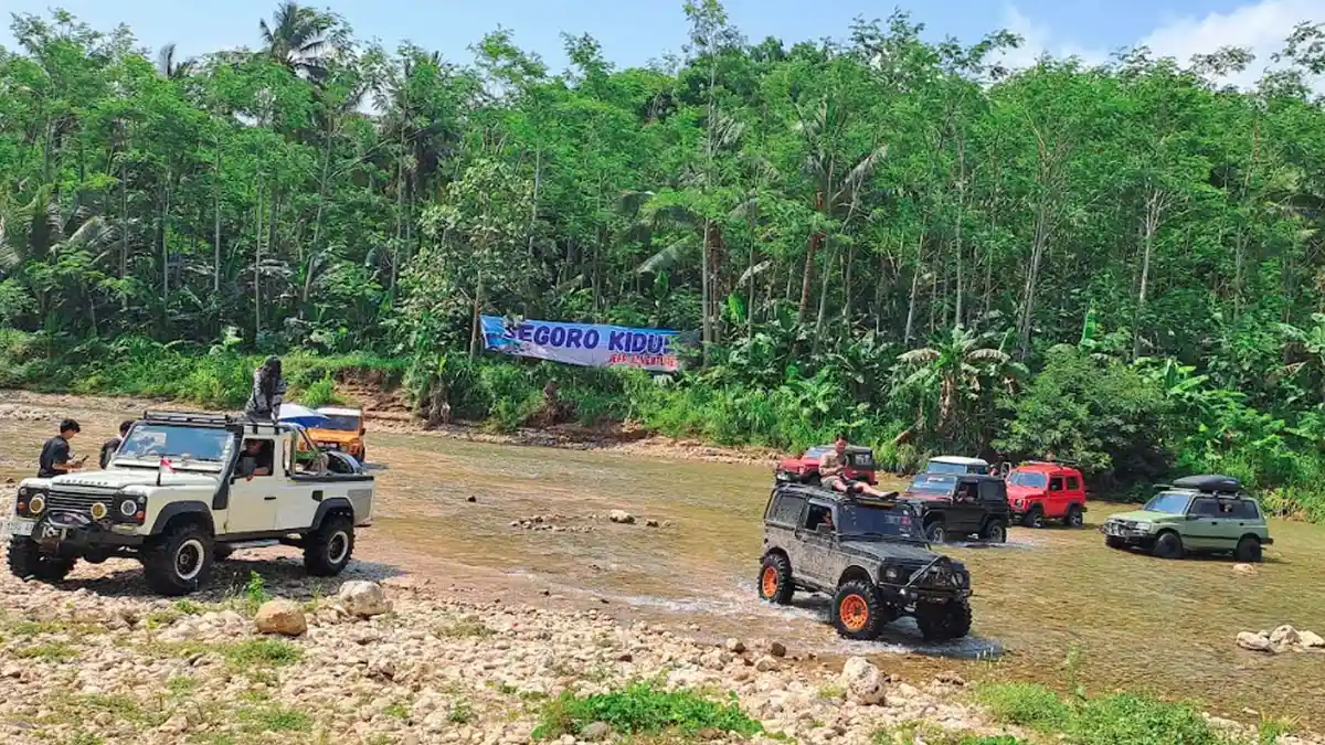 Jeep Wisata Malang Selatan Eksplor Tanjung Penyu & Segoro Kidul