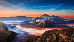 Lupakan Penanjakan Biasa! Ini 5 Spot Sunrise Bromo Terbaik yang Lebih Sepi dan Instagenic dari Jalur Malang