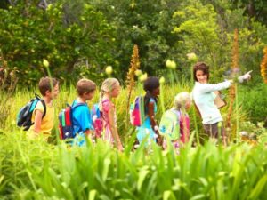 Momen Haru Guru SLB Ini di Yogyakarta Ajak Murid Belajar di Luar Kelas