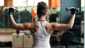 Solusi Lengan Toned dan Punggung Tegap, 5 Dumbbell Workout Wajib untuk Wanita dan Pria