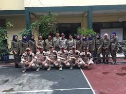 Satpol PP Kota Malang Lakukan Penertiban PKL yang Menutup Trotoar di Jl. Agus Salim Kota Malang