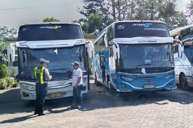 Nyaman Tanpa Was-Was! 5 Tips Memilih Bus Pariwisata Malang dengan Standar Keamanan dan Fasilitas Terbaik