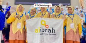 Momen Lucu Murid Belikan Kue di Hari Guru Nasional, Namun Gurunya Tetap Beri Soal Matematika