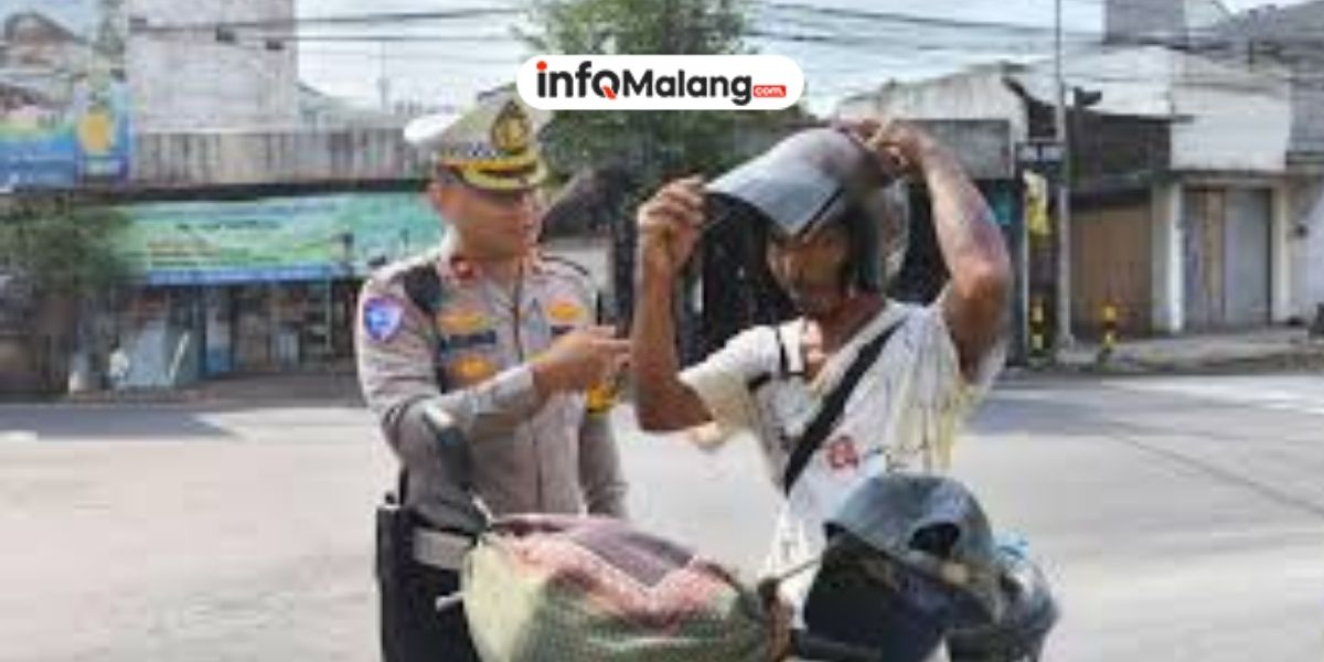Satlantas Polresta Malang Kota Bagikan 100 Helm Gratis Saat Operasi Zebra Semeru 2025