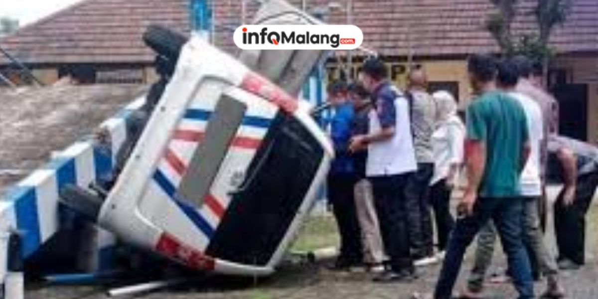 Begini Klarifikasi Pemohon SIM yang Mobilnya Terguling di Satpas Singosari