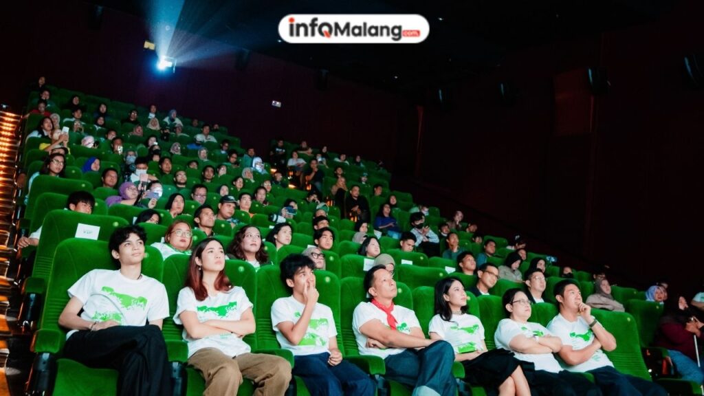 Film Esok Tanpa Ibu Merilis Official Trailer & Poster Haru nan Hangat, Menggambarkan Kerinduan Ayah dan Anak pada Sosok Ibu di Keluarga Saat Dian Sastrowardoyo Berubah Wujud Menjadi Kecerdasan Buatan 