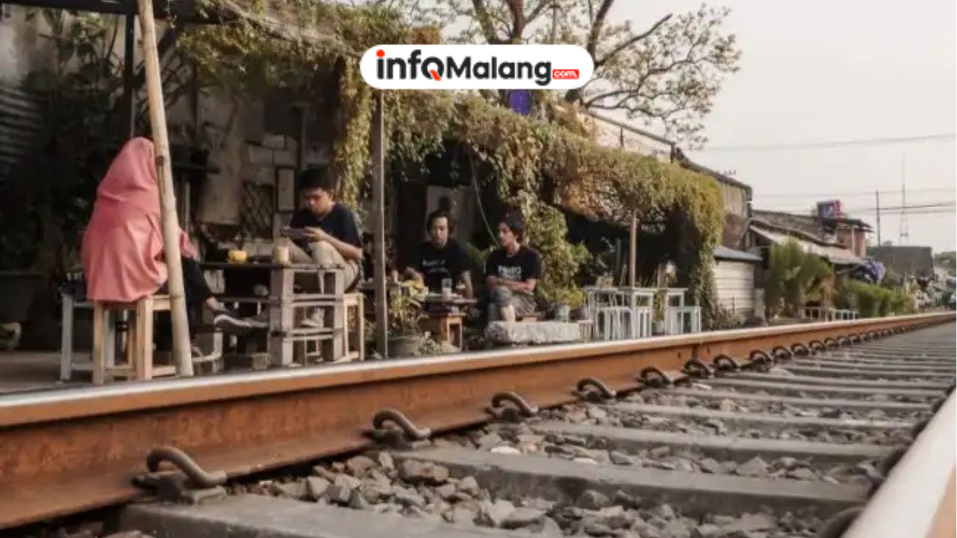 Hidden Gem! Cafe di Malang Ini Punya View Kereta Api yang Menakjubkan